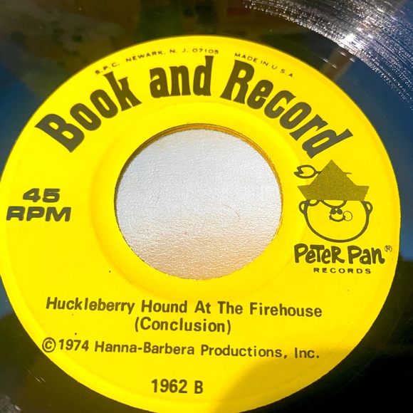 HUCKLEBERRY HOUND VTG 60s AT THE FIREHOUSE PETER PAN VINYL RECORD & STORYBOOK 7” - Picture 4 of 16
